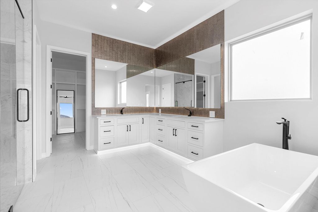 Image 9 of property listing at 512 2nd Street NE, Rio Rancho, NM 87124