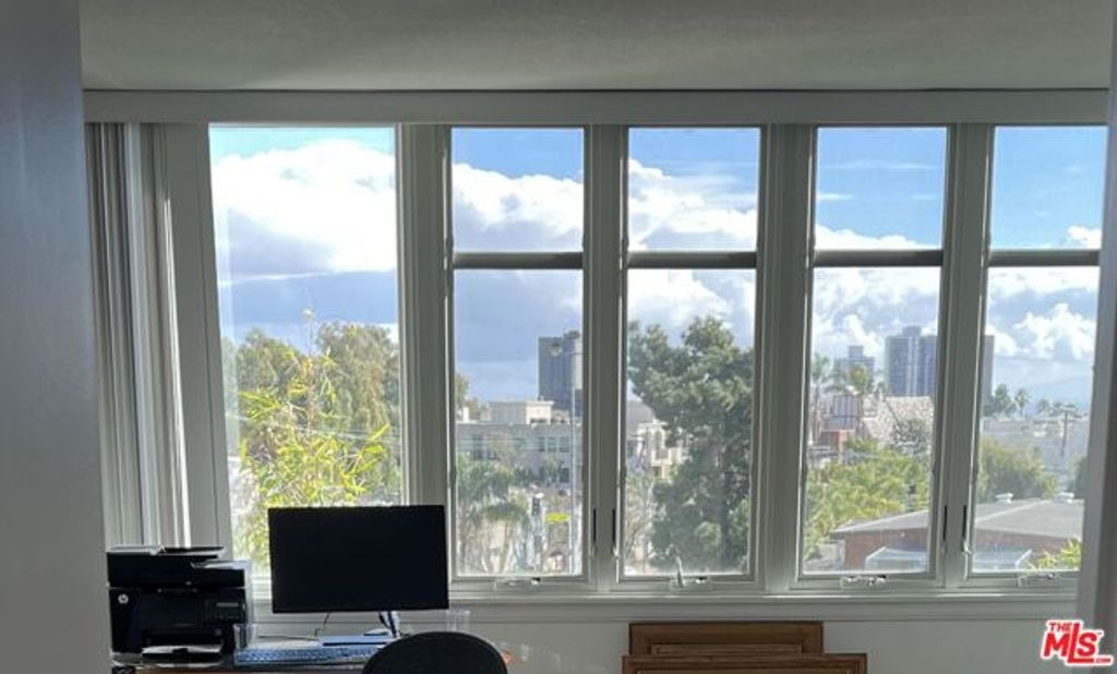 289 S Barrington Avenue A307, Los Angeles, CA 90049