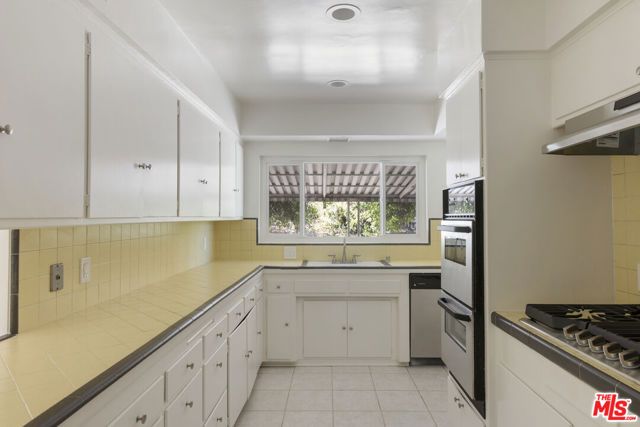 15508 Royal Ridge Road, Sherman Oaks, CA 91403