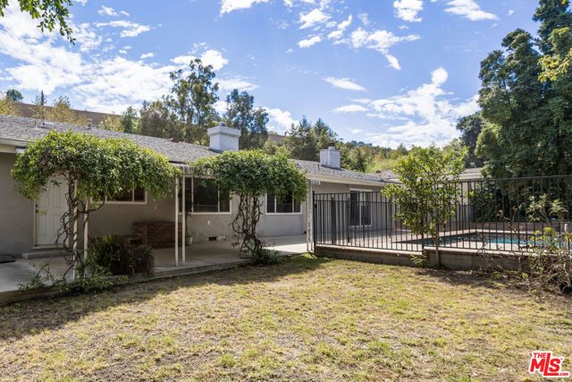 15508 Royal Ridge Road, Sherman Oaks, CA 91403