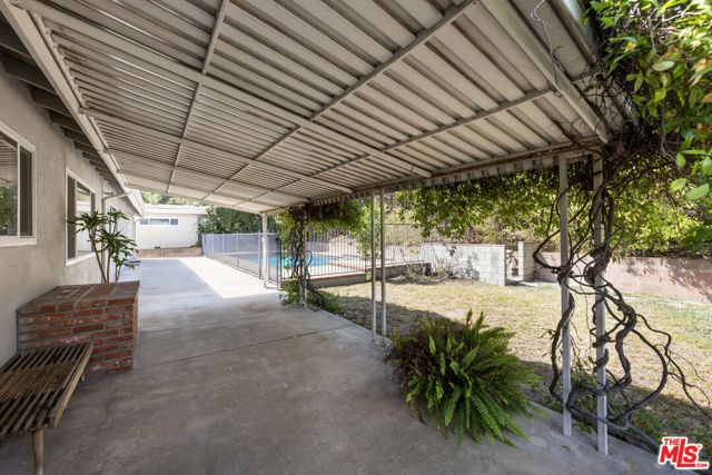 15508 Royal Ridge Road, Sherman Oaks, CA 91403