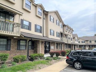 1486 W Jefferson Avenue F, Naperville, IL 60540