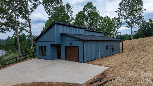 909 Overlook Drive SW, Lenoir, NC 28645
