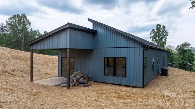 909 Overlook Drive SW, Lenoir, NC 28645