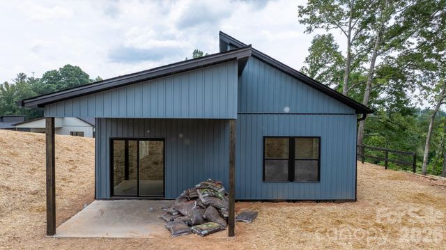 909 Overlook Drive SW, Lenoir, NC 28645