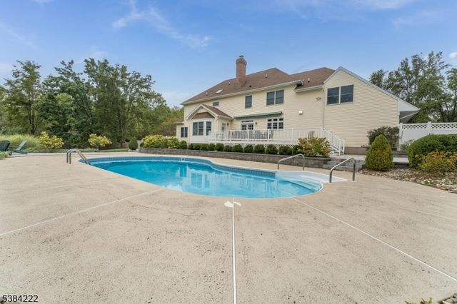 25 Chalfonte Dr, Clinton Twp., NJ 08833