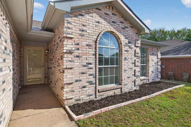 10804 Edgewater Drive, Benbrook, TX 76126