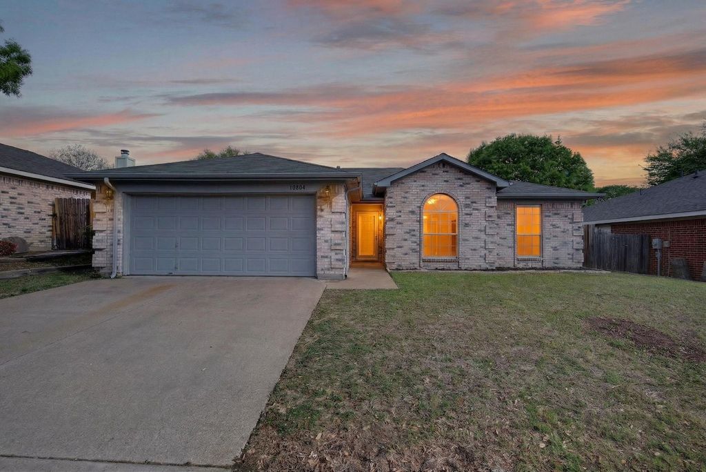 10804 Edgewater Drive, Benbrook, TX 76126