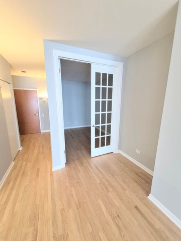 210 S DES PLAINES Street 707, Chicago, IL 60661