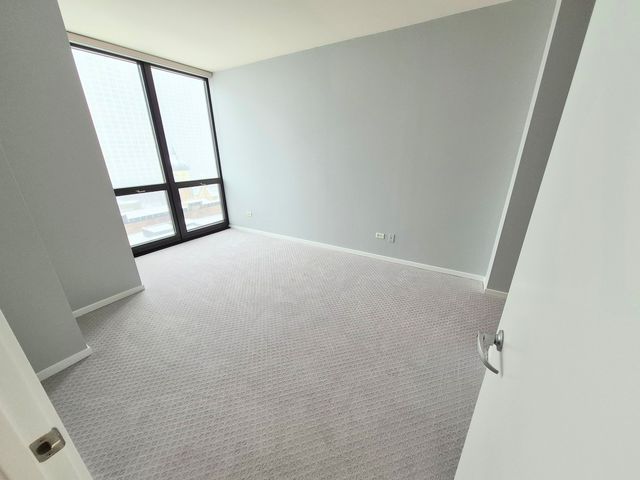 210 S DES PLAINES Street 707, Chicago, IL 60661