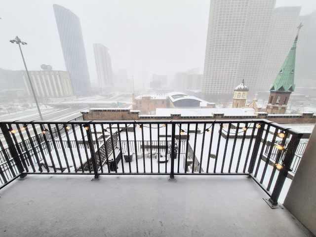 210 S DES PLAINES Street 707, Chicago, IL 60661