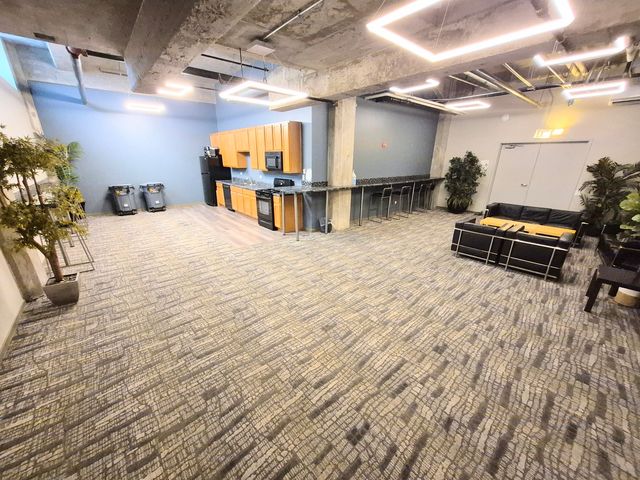 210 S DES PLAINES Street 707, Chicago, IL 60661