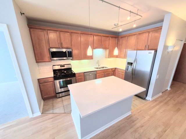 210 S DES PLAINES Street 707, Chicago, IL 60661