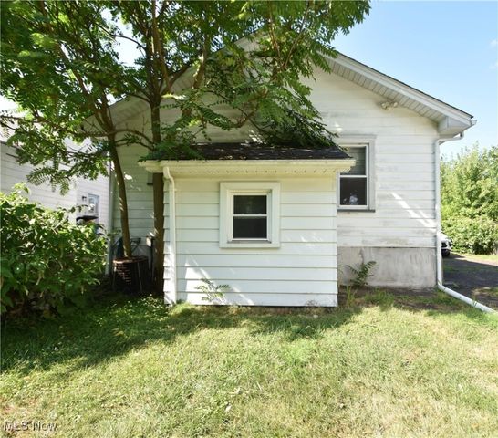 331 Sanderson Avenue, Campbell, OH 44405