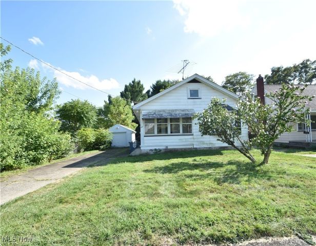 331 Sanderson Avenue, Campbell, OH 44405