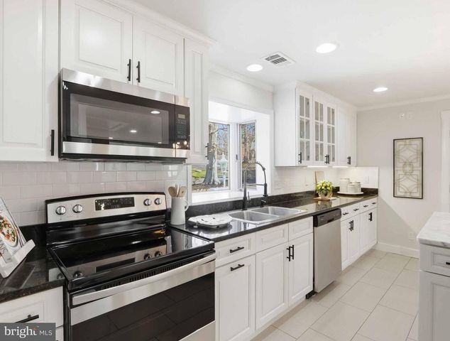 7343 CALVERT ST, Annandale, VA 22003