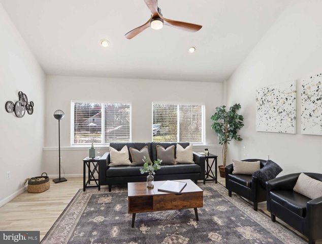 7343 CALVERT ST, Annandale, VA 22003