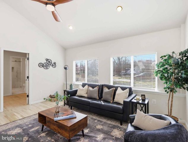 7343 CALVERT ST, Annandale, VA 22003