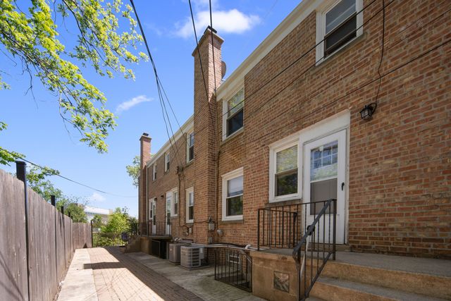 5638 W Carmen Avenue, Chicago, IL 60630