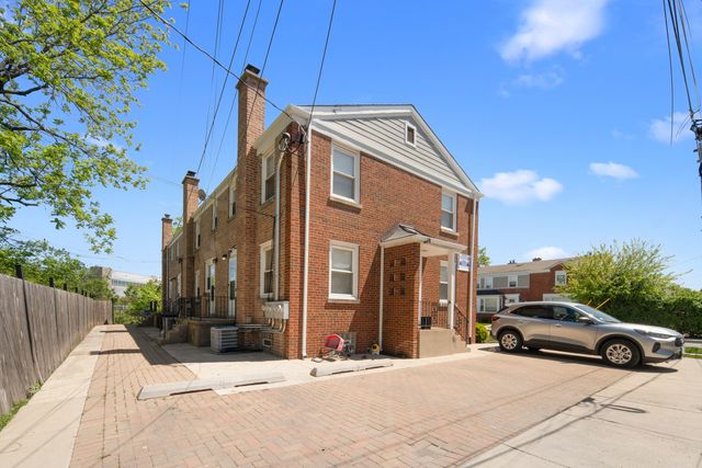 5638 W Carmen Avenue, Chicago, IL 60630