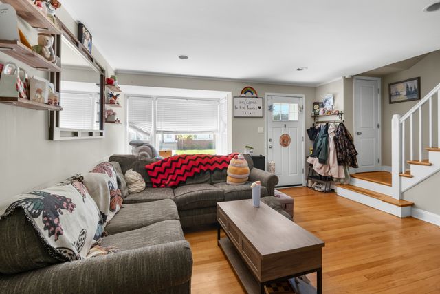 5638 W Carmen Avenue, Chicago, IL 60630