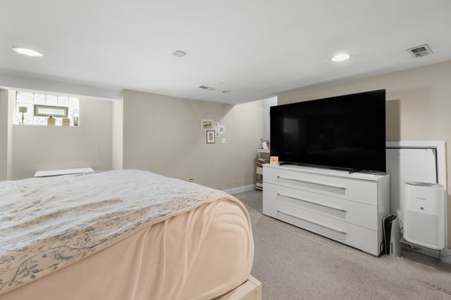 5638 W Carmen Avenue, Chicago, IL 60630