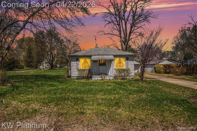 27135 Ballard Street, Harrison Twp, MI 48045