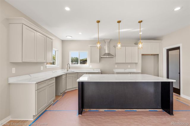 24684 SAWGRASS Drive, Macomb Twp, MI 48042