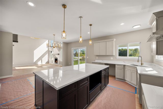 24684 SAWGRASS Drive, Macomb Twp, MI 48042