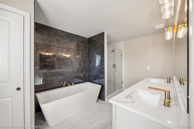 24684 SAWGRASS Drive, Macomb Twp, MI 48042