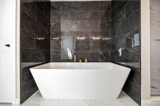 24684 SAWGRASS Drive, Macomb Twp, MI 48042