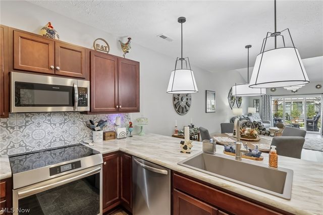 112 Acorn Lane, Elyria, OH 44035