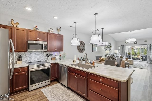 112 Acorn Lane, Elyria, OH 44035