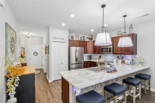 112 Acorn Lane, Elyria, OH 44035