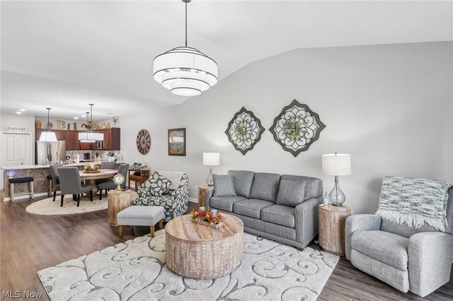 112 Acorn Lane, Elyria, OH 44035