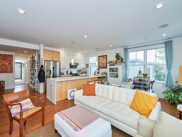 290 Highland Ave 3A, Somerville, MA 02144