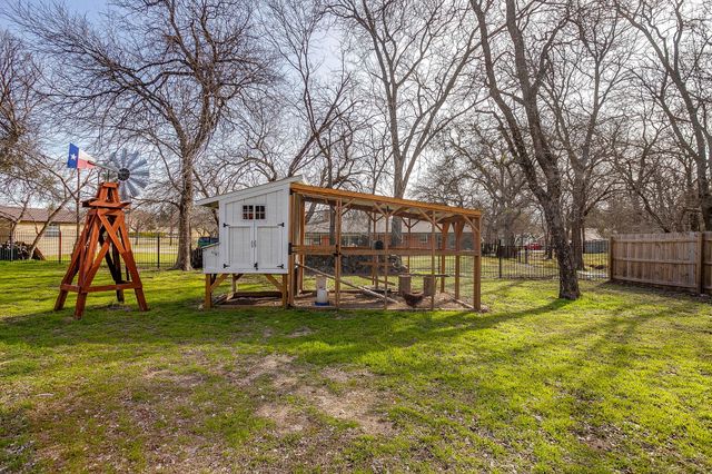 306 Valley Trail Drive, Weatherford, TX 76087