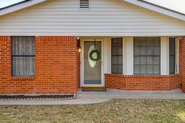 306 Valley Trail Drive, Weatherford, TX 76087