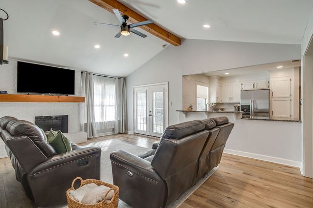 306 Valley Trail Drive, Weatherford, TX 76087