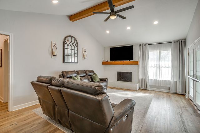 306 Valley Trail Drive, Weatherford, TX 76087