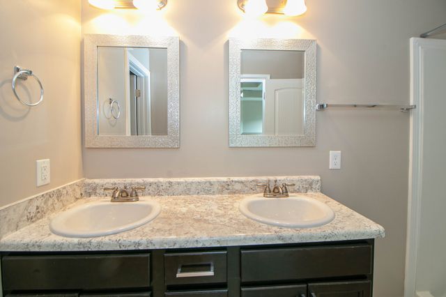 151 Ambridge St, Oak Grove, KY 42262