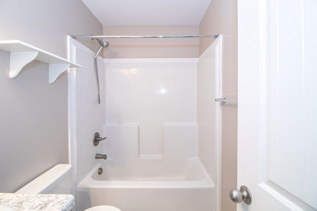 151 Ambridge St, Oak Grove, KY 42262