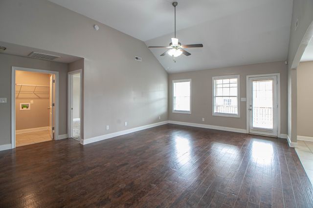 151 Ambridge St, Oak Grove, KY 42262