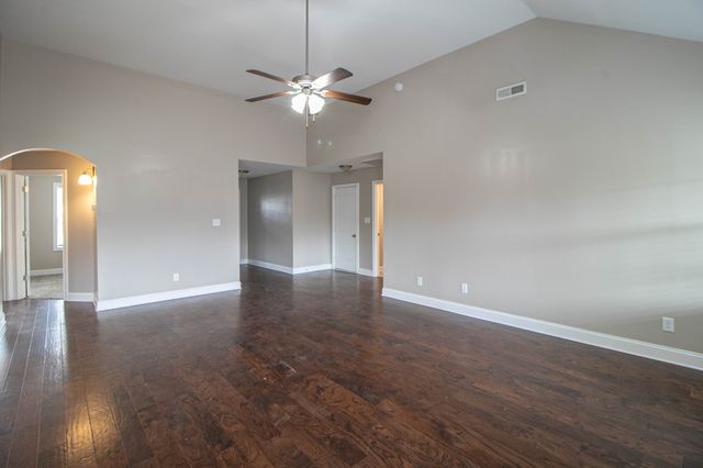 151 Ambridge St, Oak Grove, KY 42262