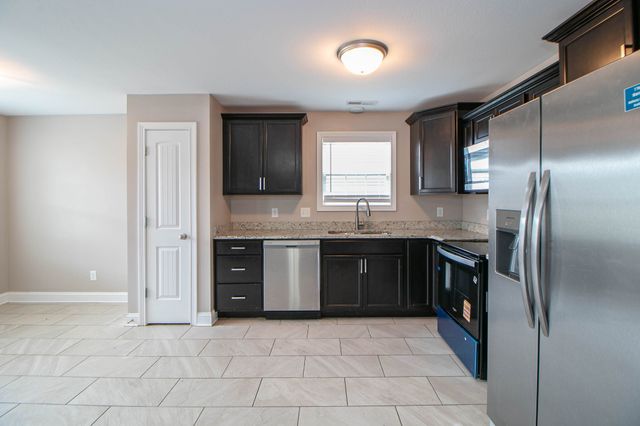 151 Ambridge St, Oak Grove, KY 42262