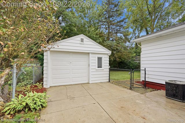 14085 Lincoln Street, Oak Park, MI 48237