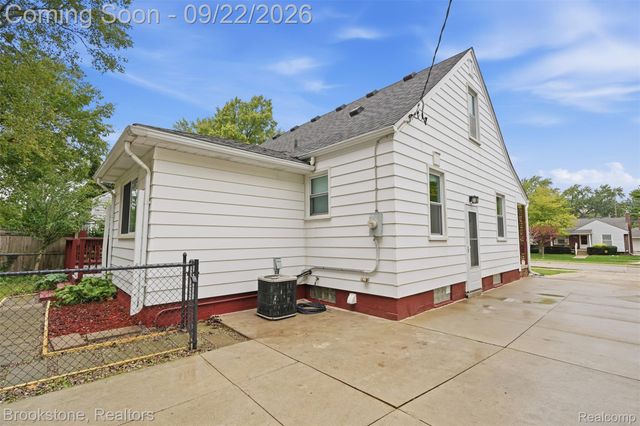 14085 Lincoln Street, Oak Park, MI 48237
