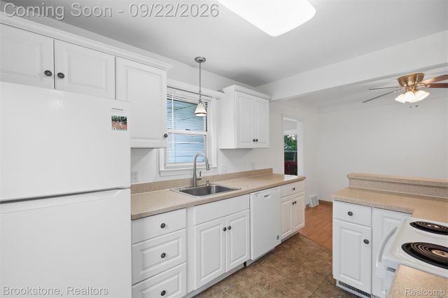 14085 Lincoln Street, Oak Park, MI 48237