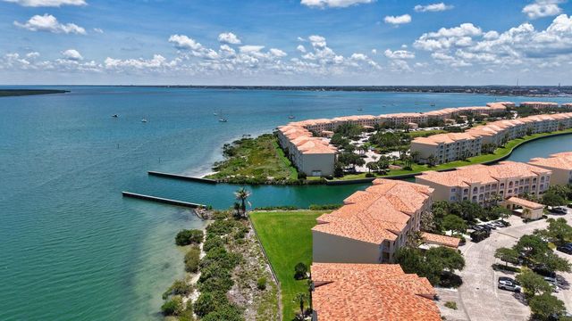21 Harbour Isle Drive W 105, Fort Pierce, FL 34949