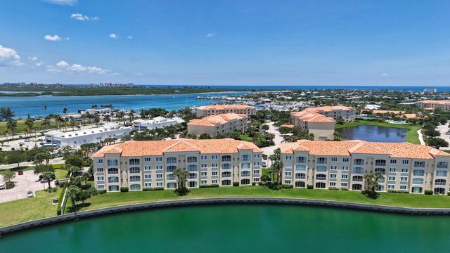 21 Harbour Isle Drive W 105, Fort Pierce, FL 34949
